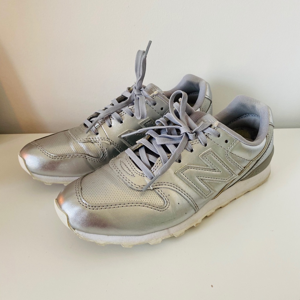 New Balance 696